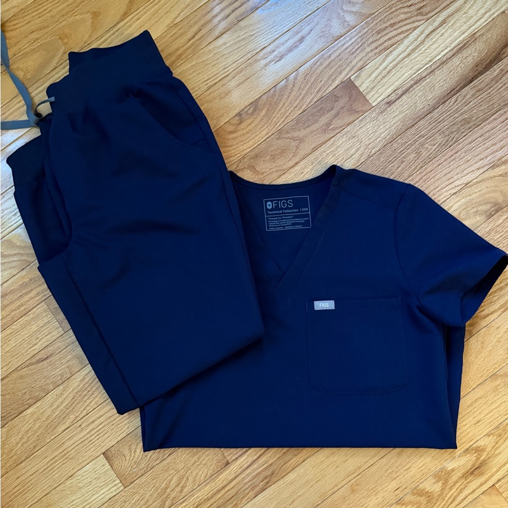 Figs Technical Collection Scrub Set in Navy